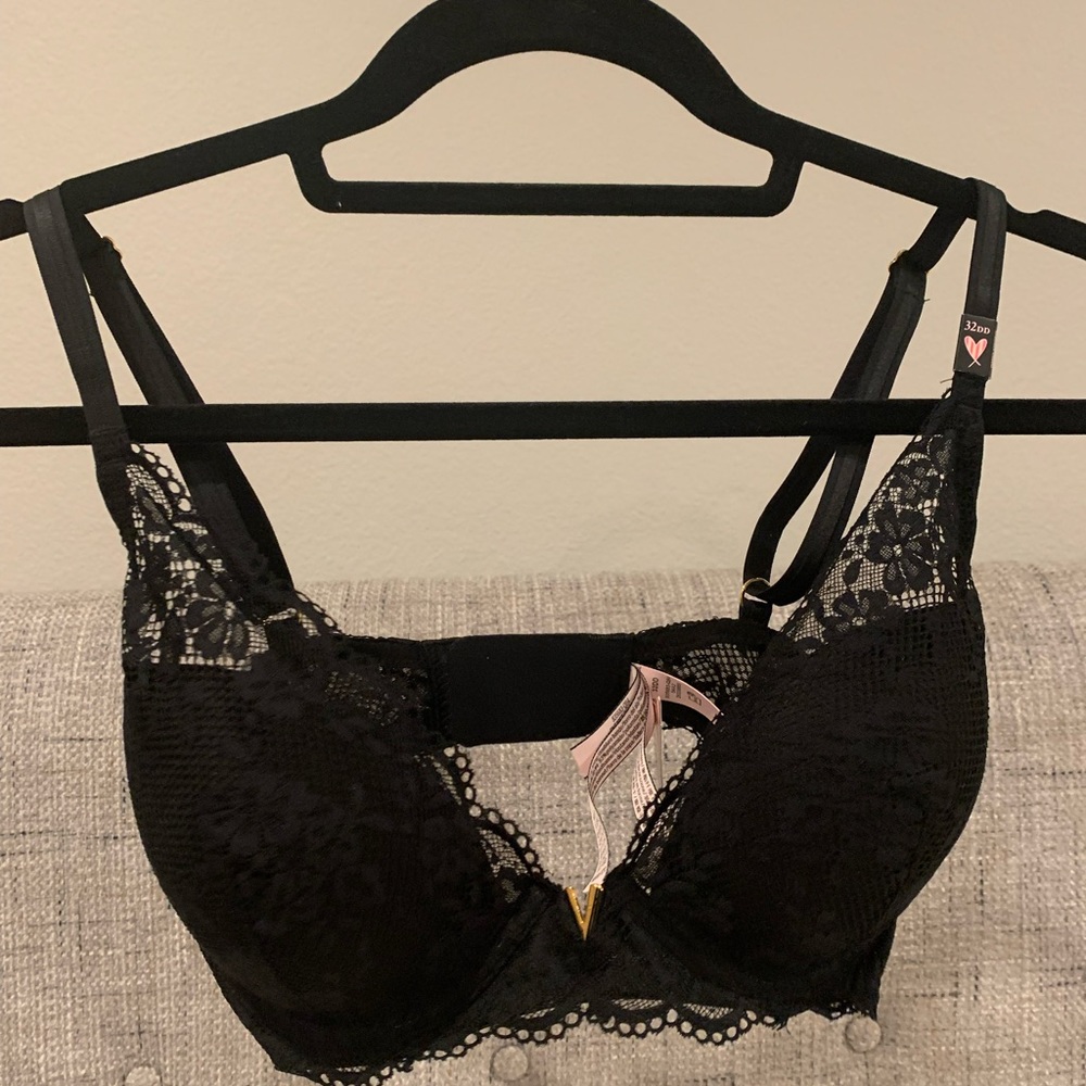 Victoria’s Secret black lace plunge bra 32DD